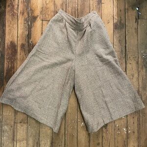 Vintage Women's Brown/Tan 50%wool Shorts